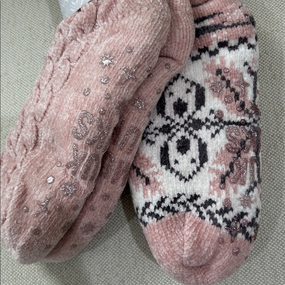 Muk Luks Womens Cabin Socks Non Skid FullyLined 2 Pair Pink White Size S/M NWT - Picture 4 of 4